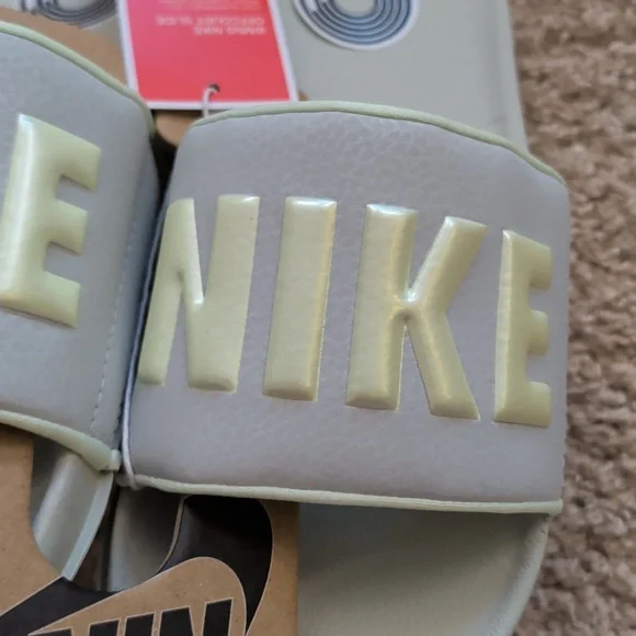 ⭐️NWT! Nike Offcourt Slide Sandals - Sz 7 - Picture 2 of 5